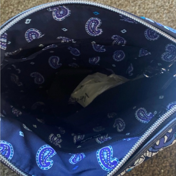 NWT Vera Bradley Carson “Deep Night Paisley” Bag NWT - Picture 5 of 9
